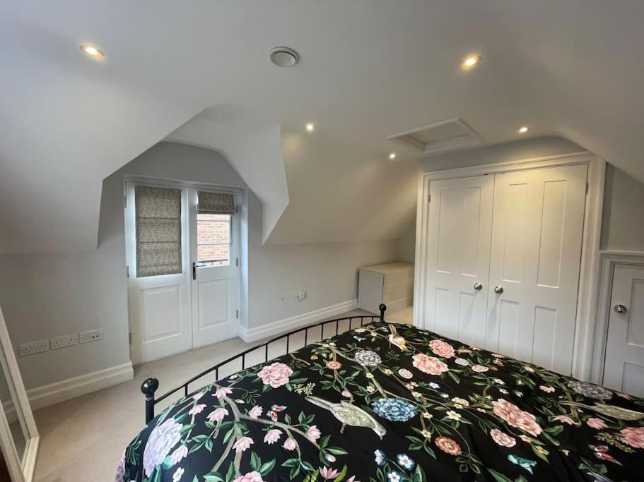 Charming & Cosy Town Centre Home With Parking Guildford Ngoại thất bức ảnh